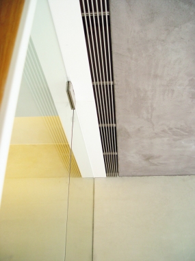 「現在的大樓建築因為使用密度與坪效的考量，空間體質